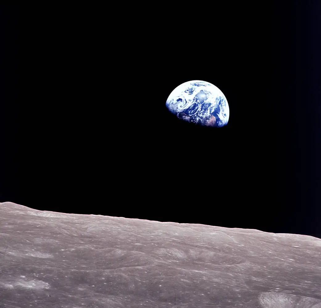 Earthrise photo